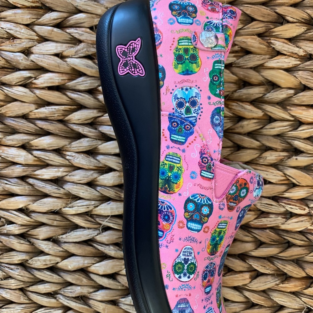 Sugar Skulls Pink Alegria, size 7.5 women’s